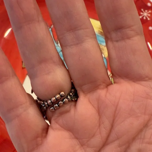 Gucci Elegant Silver Crystal Ring - Picture 3 of 3